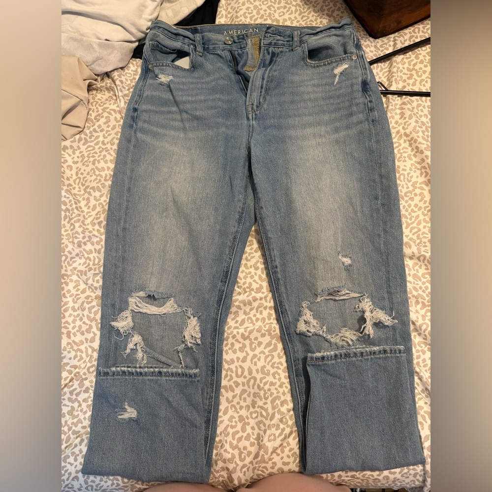 American Eagle Outfitters Women's Light Blue Ripped Boyfriend Jeans